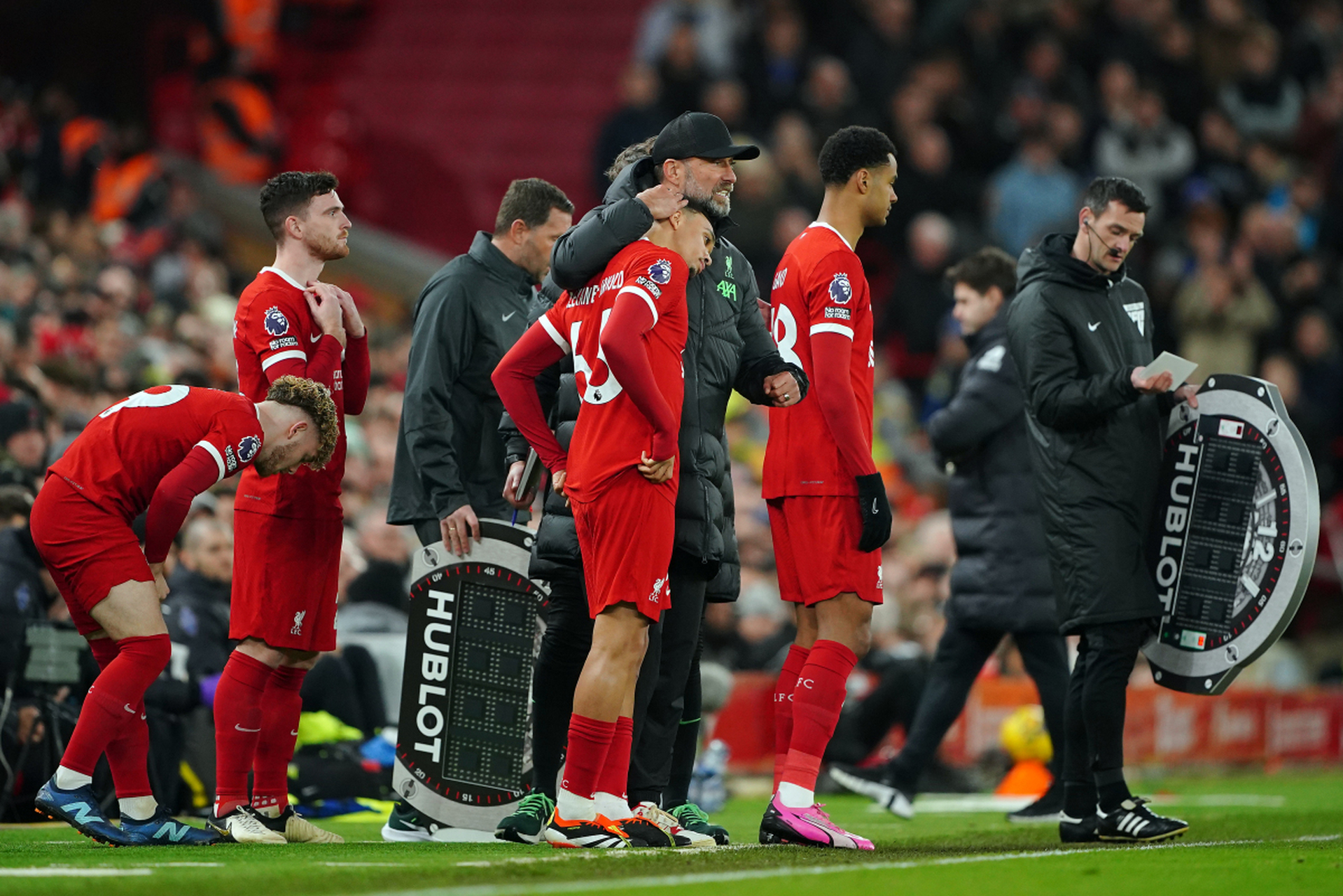 开云体育-英格兰完胜利物浦,范戴克统治全场